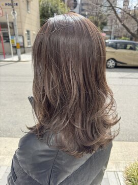 サル(saru) #レイヤーカット × #グレージュ