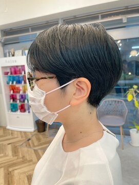 ロミー 本厚木(ROMMY.) ブルーブラック刈り上げショートヘア / ROMMY.本厚木