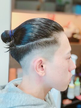 カルムンド バイ トコヘイ(CALMUNDO by TOKOHEI) 【マンバンスタイル×スキンフェード】