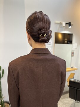 ヌープヘアーアイス(NUUP.hair ici) 20代30代まとめ髪お呼ばれ大人っぽシンプルシニヨン金箔