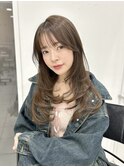 レイヤーカット　オリーブベージュ　顔まわりカット