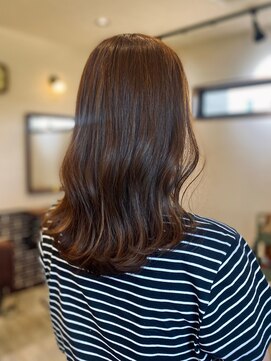 ヴィント(Vint.) 艶髪オリーブベージュカラーのセミロング