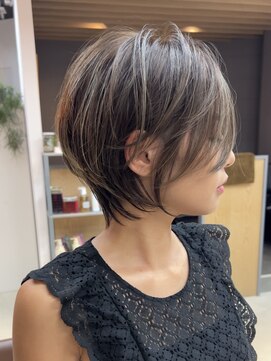 ラフ 立川(Laff) ショートヘアショートボブ白髪ぼかしハイライトカラーボブ