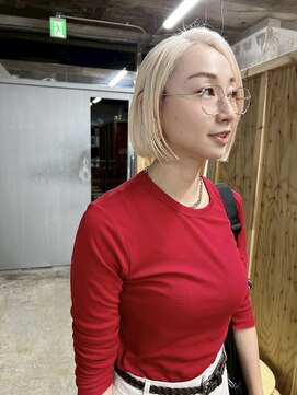 イン(in.) ブロンド/ぱつっとボブ