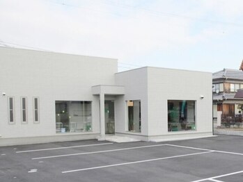 メルシー(mercii)の写真/【カット￥2500～】通いやすい価格で清潔感あるStyle◎広くて寛げる落ち着いた空間で似合う髪型をご提案☆