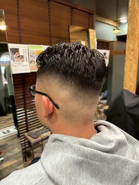 MEN’S HAIR/サーフカール/刈り上げセンターパート/柏