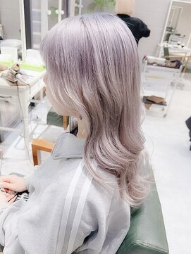 ホワイトシルバーアッシュダブルカラー/ロングヘア