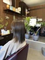 アオイ(Aoi)&nbsp;ミディアムレイヤー×オリーブカラー♪軽やかな動きと透明感