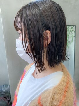 テトヘアー(teto hair) グレージュ、アッシュブラウン、前下がりボブ、外ハネ