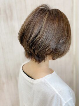 フィールエー レキシントンプラザ店(feel.a) 後ろスッキリ耳掛けショートスタイル