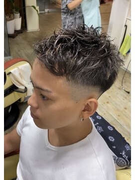 ケイズヘアー(K’s hair) スキンフェードxホワイトメッシュ