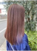 風にサラサラストレートヘア