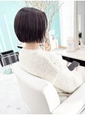 アッシュ系カラーのミニボブ