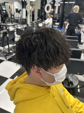 オーシャントーキョー(OCEAN TOKYO) ツイスパマッシュ(刈り上げツーブロック黒髪パーマ)