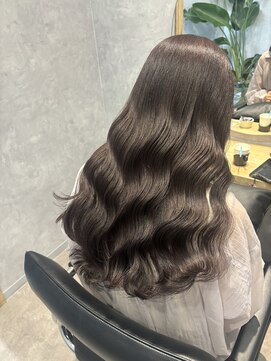 エレノア 越谷(Eleanor) ブルージュピンク/艶々ロングヘア/白髪ぼかし【RIE】