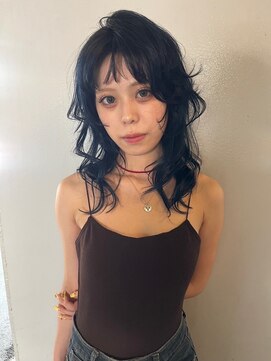 スリーヌーン(THREE noon) ミディアムレイヤー×ウルフ