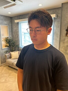 ブラウンカラーにアップバングスタイル！