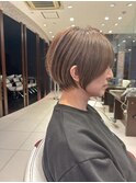 earthショートレイヤーボブミルクティー丸みショートボブ