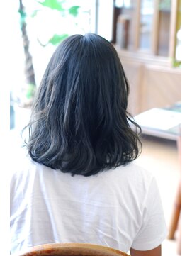 ベル(BELL) ダークカラーもブルーシルバーでいい感じ♪【BELL桜新町/用賀】