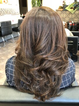 サロンドジュネ(salon de JUNE) 艶々カールロング