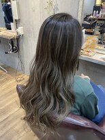 リィリ バイ ロダット 横浜(rili by LODAT) バレイヤージュ×グレージュ【rili横浜】
