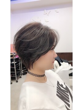 ムーブ(Moob) 襟足タイト トップにボリューム"ショースタイル"【別府】