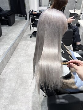 アンダーバーホワイト 栄店(_WHITE) シルバーグレージュ
