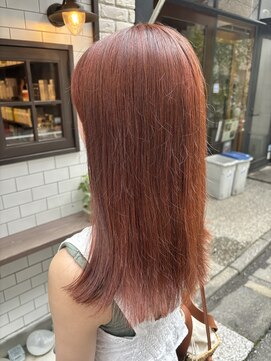 バドゥ(bud) コーラルカラー×ぱつっとロング