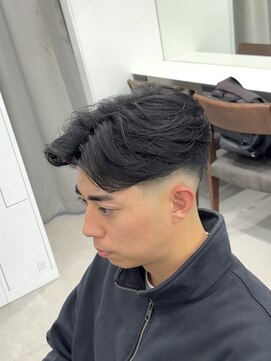 グルーマーズトウキョウ(GROOMER/S TOKYO) ラフカール　フェード　海外風　センターパート　かきあげ