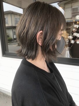 ノイズ(Noi'z) <ノイズ>くびれボブとカーキグレージュ