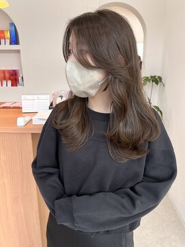 アメリ(Amelie) 顔周りがポイント☆レイヤースタイル