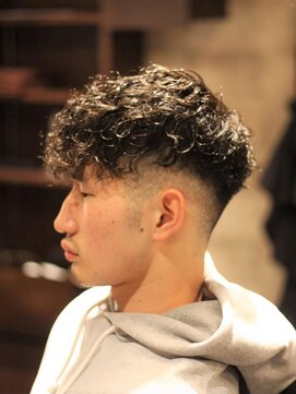 キングスマン トウキョウ(KINGSMAN TOKYO) 束感/ハイライト/波巻き/マッシュパーマ<理容室><多摩センター>