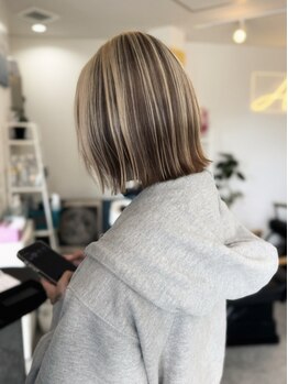 “白髪染め”でもカラーを楽しめる♪髪に優しい薬剤でダメージを最小限に抑え、艶のある仕上がりを実現！