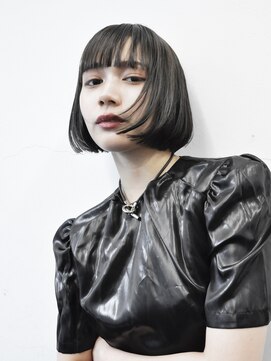 ココ 原宿(KOKO) ミルクティーブロンドダークブルーワンホンレイヤーカットボブ