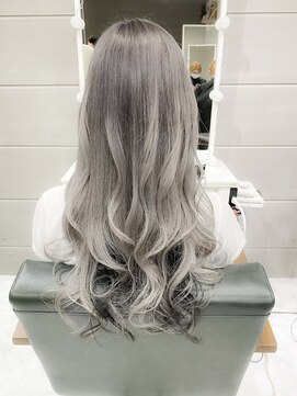 デイズ(days) 外国人風アッシュベージュデザインカラー☆ブリーチWカラー