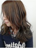 程よいアッシュ感のミディアムレイヤー