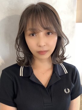 オリンテ バイ レシッド 表参道(orente by rcid) orente 表参道斜めバングミディアム×シルキーベージュ