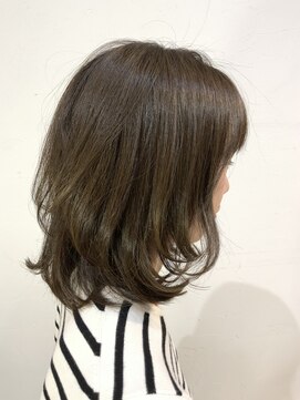 ヘアートラム(HAIR TRAm.) 透明感のあるネイビーカラー