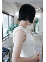 フェイヴィーズ(FavyS)&nbsp;地毛風透明感襟足ギリギリパツッと切りっぱなしミニボブ