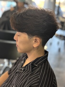 ニアウ 高崎店(Niau) メンズセンターパートフェザーパーマ群馬高崎眉毛韓国