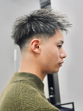 スラッシュ(SLASH) メンズパーマ/ホワイトハイライト/短髪/フェード/ツイスト/姫路