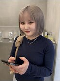 ペールベージュ透明感カラーボブ