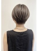 コンパクトなダークショートボブ