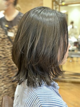 ビュートリアム265(BEAUTRIUM 265) ◆ミディアムレイヤー/レイヤーカット/銀座/黒髪/前髪なしカール