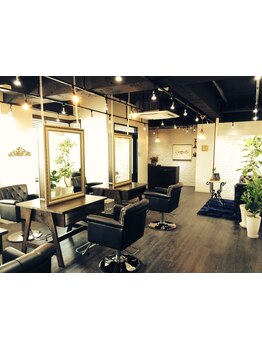 貴女を一番魅力的に魅せるスタイルをご提案。落ち着いた空間であなたの理想を叶えつつ"キレイ"をサポート♪