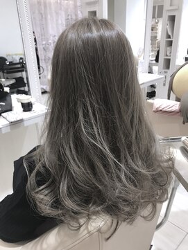 レア(l'ea) ホワイトグレージュハイライト