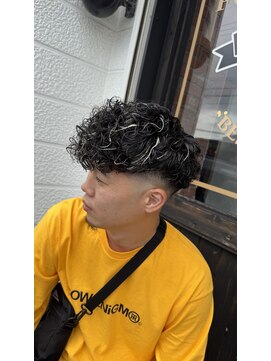 バーバーショップ フォーシーズン(BAR BER SHOP FOURSEASON) スペインカール/外国人風パーマ/フェード