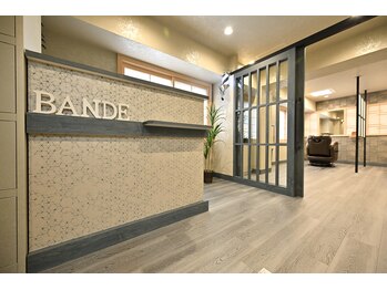 バンデ(Bande)の写真/清潔感のあるビジネススタイルから、トレンドを取り入れたカジュアルスタイルまで幅広く対応