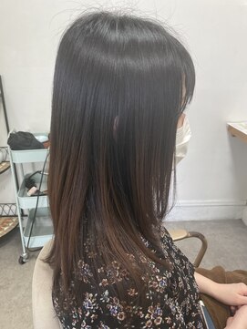 クート(ku-to) カットで作るロングツヤスタイル×白髪染め&ヘッドスパも人気◎