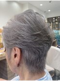 艶やかグレーショートヘア